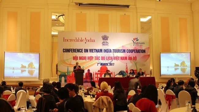 The conference gathers representatives from the Indian Embassy in Vietnam and the Vietnam National Administration of Tourism.