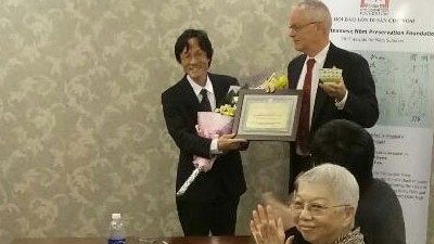 Professor Masaaki Shimizu receives the Balaban Award.