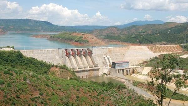 PM urges scrapping of risky hydropower plants in Central Highlands