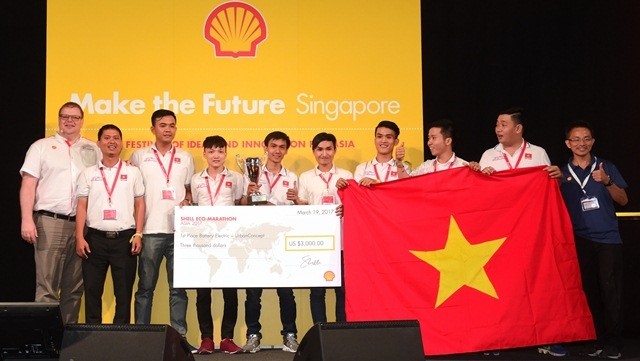 LH-EST team from Vietnam’s Lac Hong University wins 1st prize in the Battery Electric category for UrbanConcept at the Shell Eco-marathon Asia competition, which was held in Singapore. (Credit: Shell)