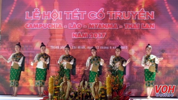 A Lao traditional dance at the programme (Photo: voh.com.vn)