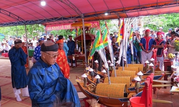 A ritual at the Feast and Commemoration Festival for Hoang Sa (Paracel) flotilla soldiers 
