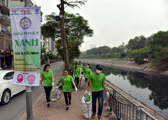 This was the fifth "Green Sunday" campaign run by the National Charity Club, aiming for a greener Hanoi. (Credit: NDO)