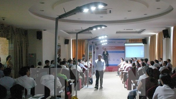 The smart streetlight system was introduced at the event (Photo: VN+)
