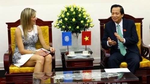 Minister of Labour, Invalids and Social Affairs Dao Ngoc Dung (R) and Queen of the Netherlands Máxima Zorreguieta Cerruti (Photo: VNA)