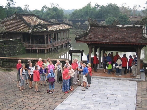 Foreign visitors at Tomb of the King Tu Duc in Hue City, central Thua Thien-Hue province. (Photo: VNA)  