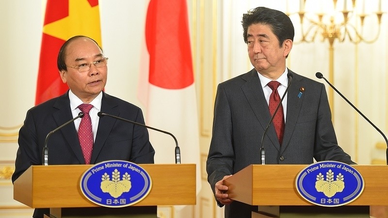 Prime Minister Nguyen Xuan Phuc and his Japanese counterpart Shinzo Abe