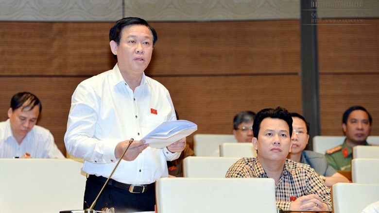 Deputy PM Vuong Dinh Hue speaks at the NA Q&A session on June 15 (photo: quochoi)