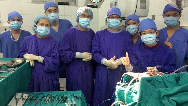 The team at Vietnam-Germany Friendship Hospital successfully perform the rare surgery of Vietnamese medicine.
