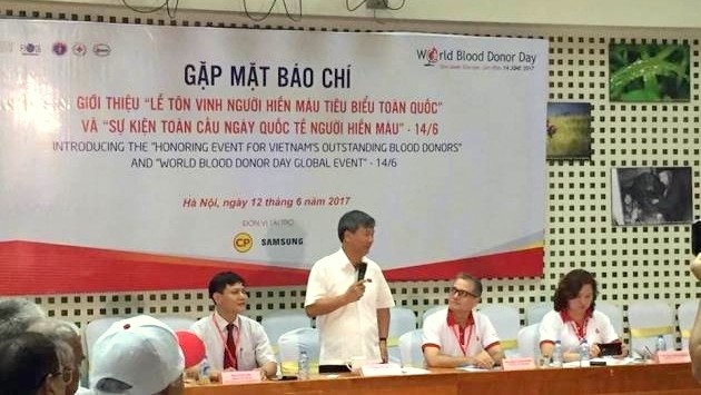 The press brief to introduce the World Blood Donor Day hosted by Vietnam for the first time. (Credit: NDO)