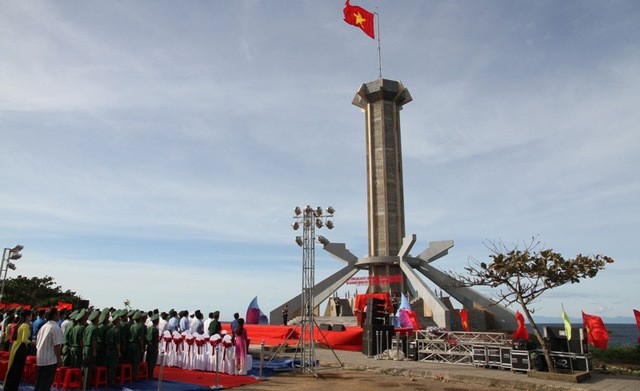 National flagpole inaugurated in Con Co island district (Photo: dantri.com.vn)