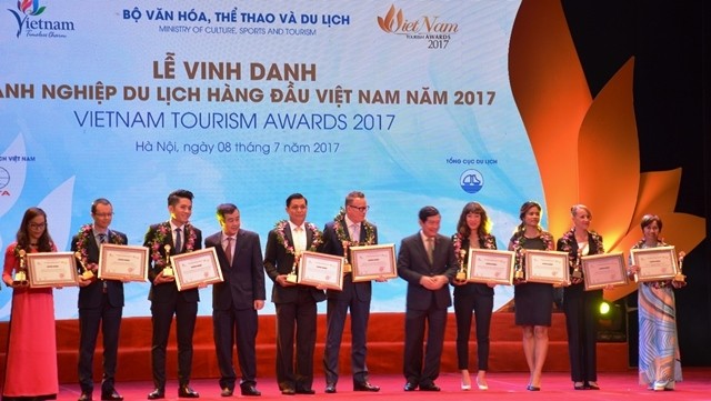 Top ten hotels awarded with the "Top 5 Star Hotels in Vietnam in 2017" under the Vietnam Tourism Awards 2017. (Credit: qdnd.vn)