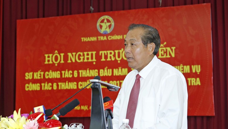 Politburo member and Deputy Prime Minister Truong Hoa Binh speaks at the session. (Photo: VNA)