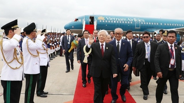Party chief Nguyen Phu Trong welcomed at the Pochentong airport
