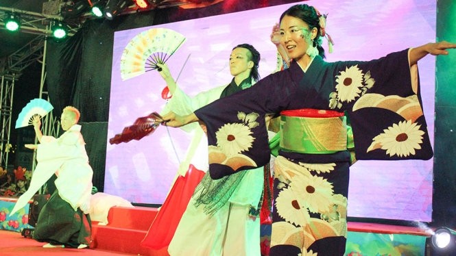 A Japanese dance at the opening ceremony of the festival (Photo: Tan Luc/ TTO)
