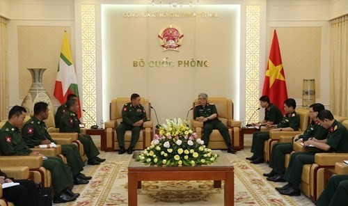 The meeting between Deputy Defence Minister Nguyen Chi Vinh and Than Htut Thein, deputy head of Myanmar’s security-military general department, in Hanoi on July 28 (Photo: qdnd.vn)
