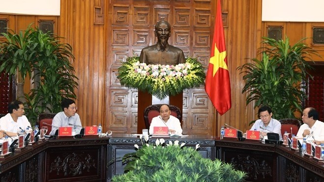  Prime Minister Nguyen Xuan Phuc and representatives of some ministries, sectors and localities have a meeting on ODA disbursement on August 1 (Photo: VNA)
