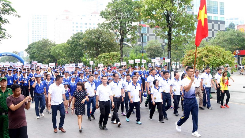 More than 5,000 people attend the walk