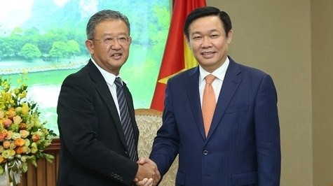 Deputy Prime Minister Vuong Dinh Hue (R) and Ng Keng Hooi, Chief Executive and President of AIA Group Limited (Source: baochinhphu.vn)