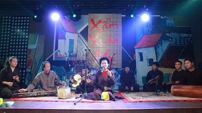 A show of Ha Thanh Xam troupe