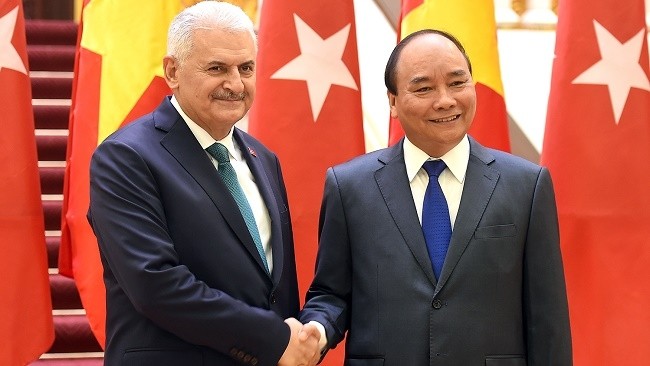 Vietnamese Prime Minister Nguyen Xuan Phuc and his Turkish counterpart Binali Yildirim