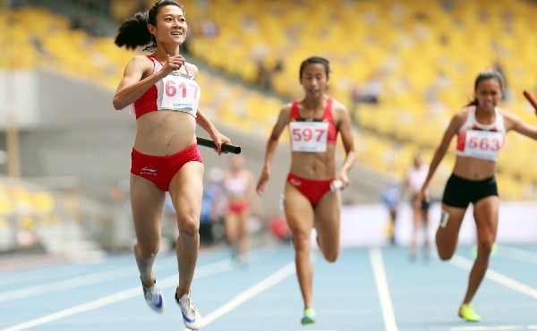 Le Tu Chinh won a hat-trick of gold medals in the disciplines of 100m and 200m sprint and 4x100m relay. 