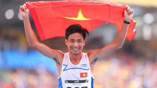 Nguyen Van Lai finishes victorious in the men's 5,000m event.