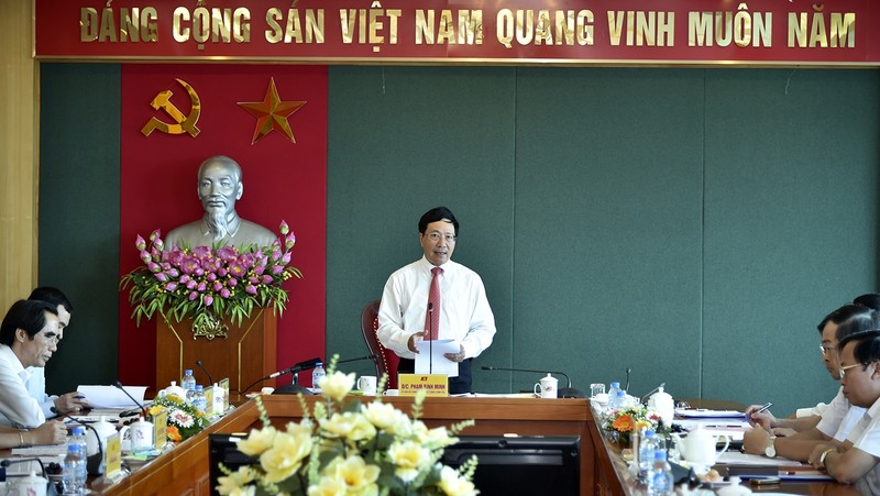 Deputy PM Pham Binh Minh speaks at the meeting (photo: VGP)