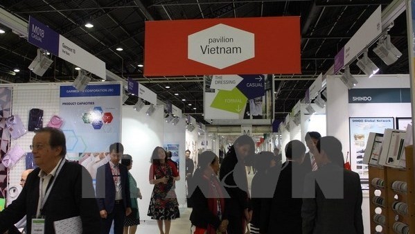 The fair displays finished products like knitwear, casual wear, sportswear, outerwear and corporate wear. (Photo: VNA)