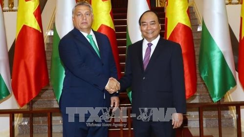 Prime Minister Nguyen Xuan Phuc (right) and his Hungarian counterpart, Viktor Orbán. 