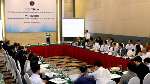 Experts gather at the seminar to share experience in quality assurance for healthcare education, Hanoi, on September 26. (Credit VNA)