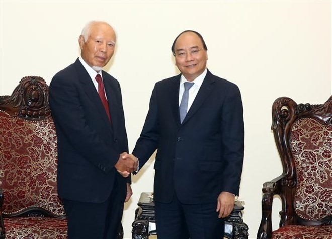 Prime Minister Nguyen Xuan Phuc shakes hands with Kanji Hayama, former President of the Japanese construction contractor Taisei Corp. (Photo: VNA)