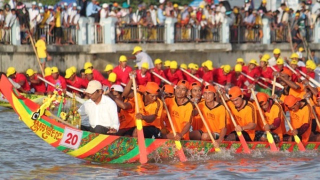 Teams compete in the ngo boat race in Soc Trang. (Credit: VGP)