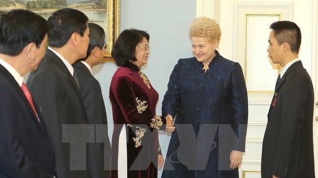 Vice President Dang Thi Ngoc Thinh and President of Lithuania Dalia Grybauskaite.