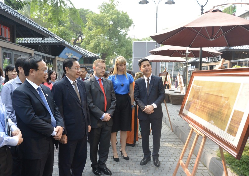 Visitors at the exhibition (Photo: VGP)