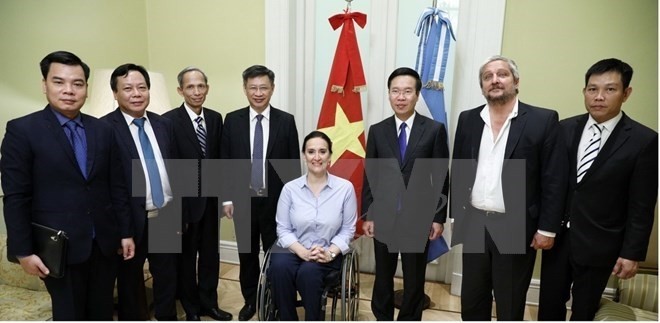 Vice President and President of the Senate of Argentina Gabriela Michetti (M) receives Vietnamese Party officials (Photo: VNA)