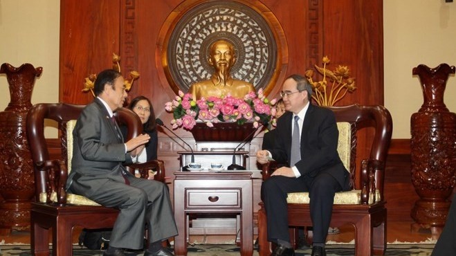 Secretary of the Ho Chi Minh City Party Committee Nguyen Thien Nhan (right) met with Saitama Governor Kiyoshi Ueda on October 31 (Photo: VNA)
