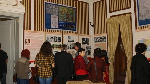 At the exhibition (Photo: VNA)