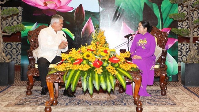 The meeting between Vice Secretary of the Ho Chi Minh City Party Committee Vo Thi Dung (R) and Orestes Llnanes Mestre, deputy head of Cuba’s Committee for the Defence of the Revolution (Photo: VNA)