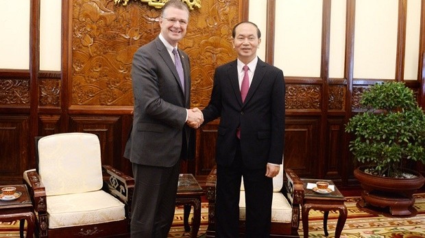 President Tran Dai Quang (right) and US Ambassador to Vietnam, Daniel Kritenbrink. 