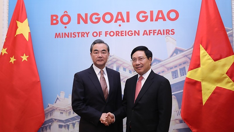  FM Pham Binh Minh (R) receives Chinese FM Wang Yi in Hanoi (credit: VGP)