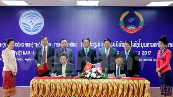 The signing ceremony of the cooperation deal between VNPT and the Lao Telecom Company (Credit: VNA)