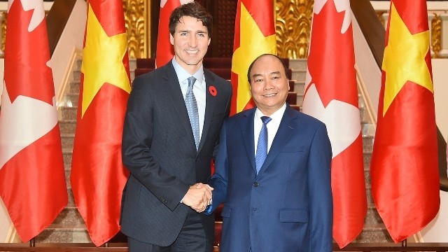 Vietnamese PM Nguyen Xuan Phuc (R) and his Canadian counterpart Justin Trudeau. (Credit: VGP)
