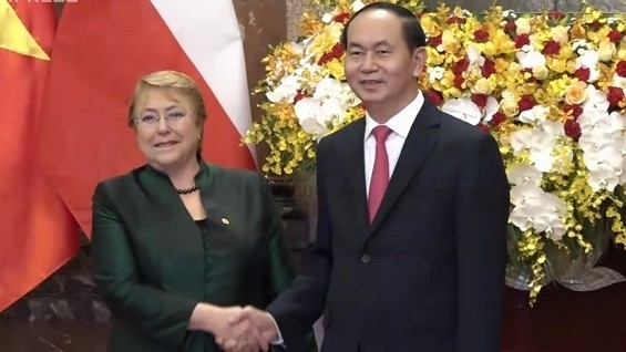 President Tran Dai Quang (right) welcomes Chilean President Michelle Bachelet in Hanoi on November 9.