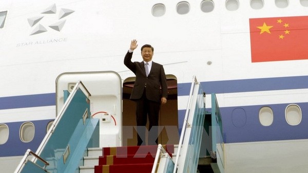 Chinese Party General Secretary and President Xi Jinping arrives in Hanoi. (Credit: VNA)