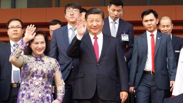 NA Chairwoman Nguyen Thi Kim Ngan and Chinese Party General Secretary and President Xi Jinping at the inaugural ceremony for the Vietnam-China Friendship Palace. (Credit: VGP)
