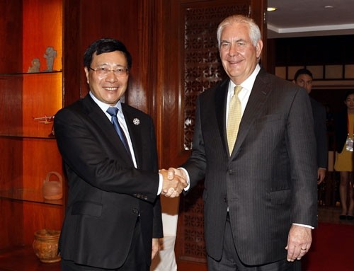 Deputy Prime Minister and Foreign Minister Pham Binh Minh (L) and US Secretary of State Rex Tillerson (Photo: VGP)
