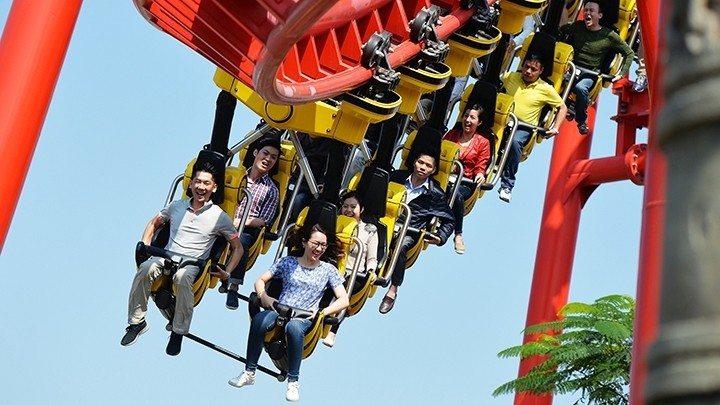 The Dragon Park in Ha Long attracts a large number of young visitors. 