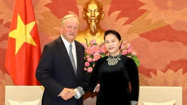 NA Chairwoman Nguyen Thi Kim Ngan (R) and Deloitte's Global Chairman David Cruickshank. (Credit: quochoi.vn)