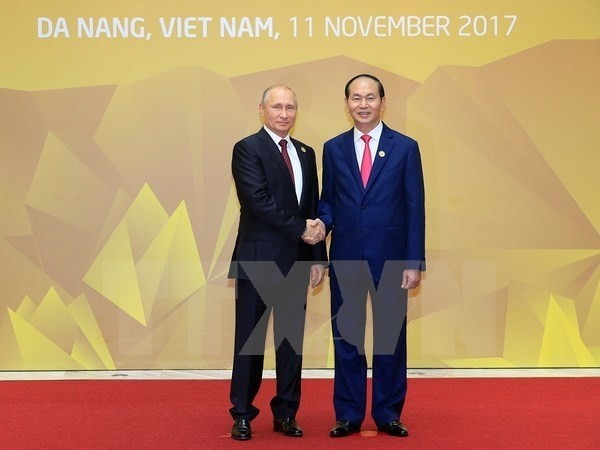 President of Vietnam Tran Dai Quang (R) and his Russian counterpart Vladimir Putin at the 2017 APEC Economic Leaders' Meeting in Da Nang (Photo: VNA)